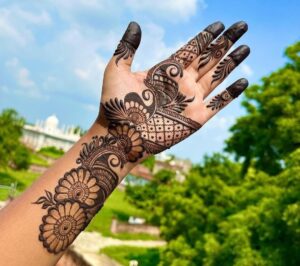 Stylish mehndi design for women