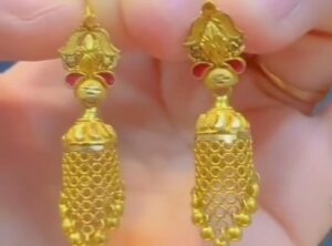 gold jhumka