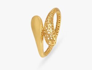 Sculpted Elegance Gold Finger Ring