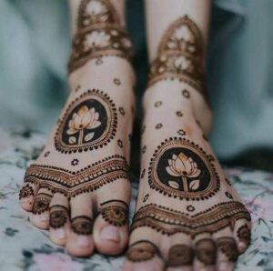 Trendy feet mehndi design