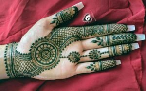 मेहंदी की ट्रेंडी डिजाइन