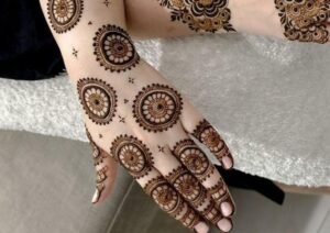 Gold tikki mehndi designs