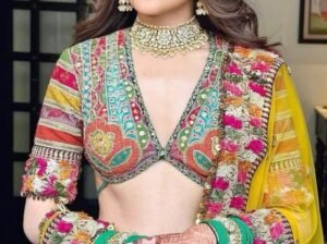 डीप नेक ब्लाउज डिजाइन