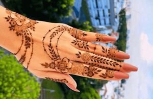 फ्लावर वाली ज्वेलरी मेहंदी