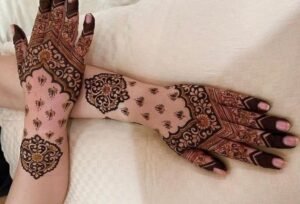 माडर्न लुक मेहंदी