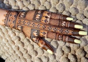 मेहंदी की ट्रेंडी डिजाइन