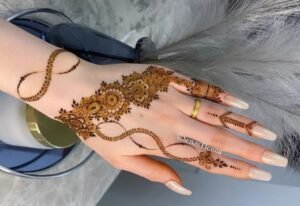 सिंपल एंड सोबर मेहंदी डिजाइन