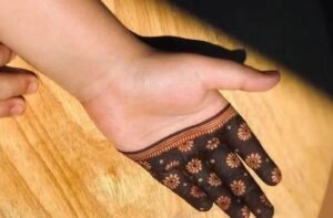 हाफ हैंड मेहंदी डिजाइन